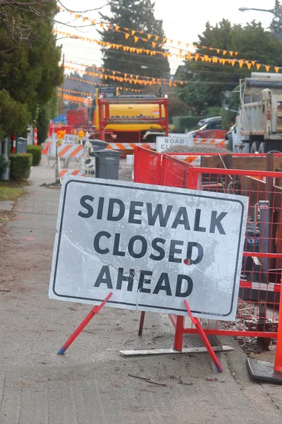 Sidewalk Fechado Ahead Signage — Fotografia de Stock