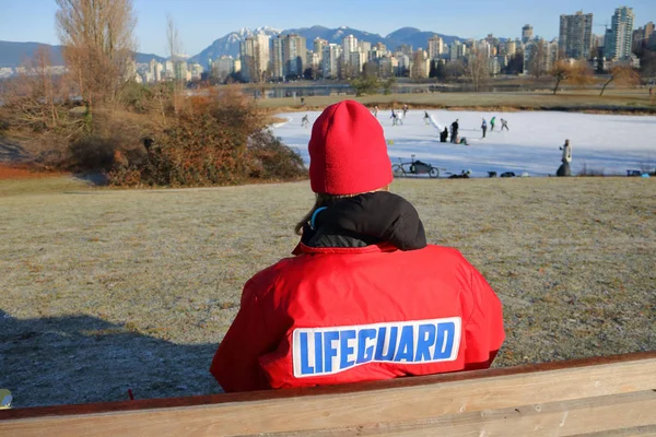 Lifeguard and a Frozen City Pond — Stock Photo, Image