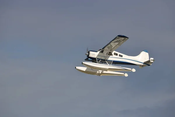 Float vliegtuig tijdens de vlucht — Stockfoto