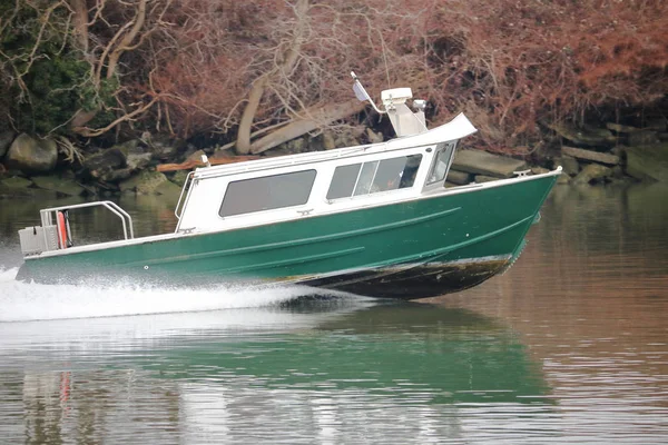 Cerrar perfil en Fast Moving Boat —  Fotos de Stock