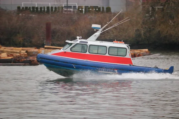 Taxis acuáticos utilizados para comunidades costeras —  Fotos de Stock
