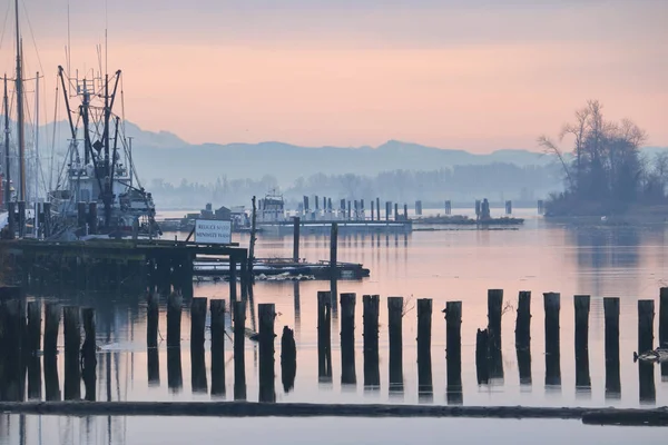 Fischereihafen am frühen Morgen — Stockfoto