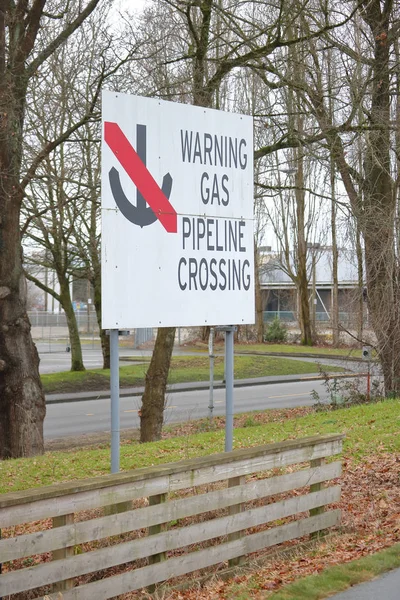 Gás Pipeline sinal de travessia — Fotografia de Stock