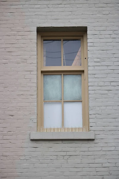 Single Vertical Window and Brick Facade — Stock Photo, Image