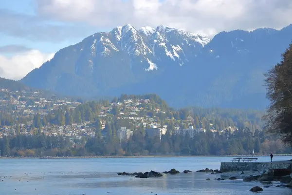 Stanley Park Seawall i Cypress Mountain — Zdjęcie stockowe