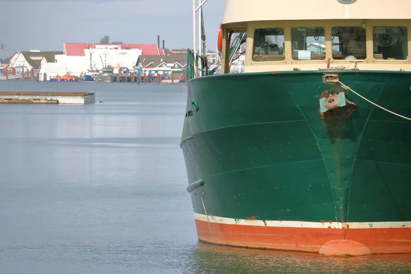 塞纳河船体与渔村 — 图库照片