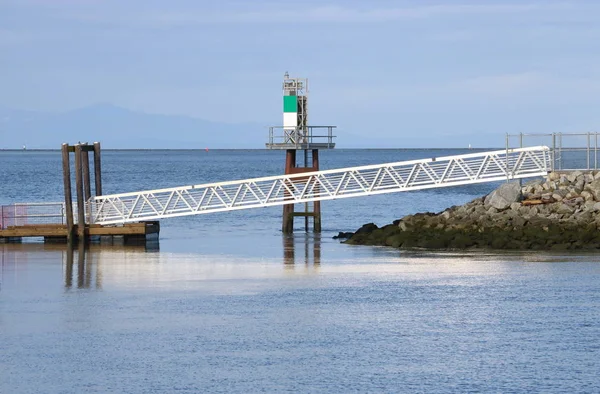 Pasarela de puente de metal moderno — Foto de Stock