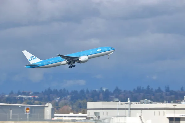 Королевский голландский коммерческий самолет KLM покинул Ванкувер, Канада — стоковое фото
