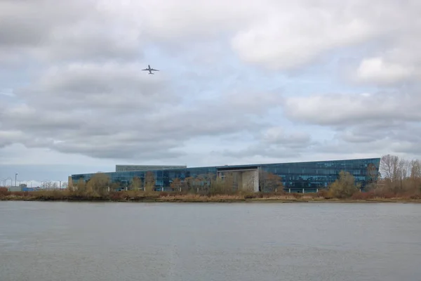 UBC Aerospace Campus y 747 Jet Airliner — Foto de Stock