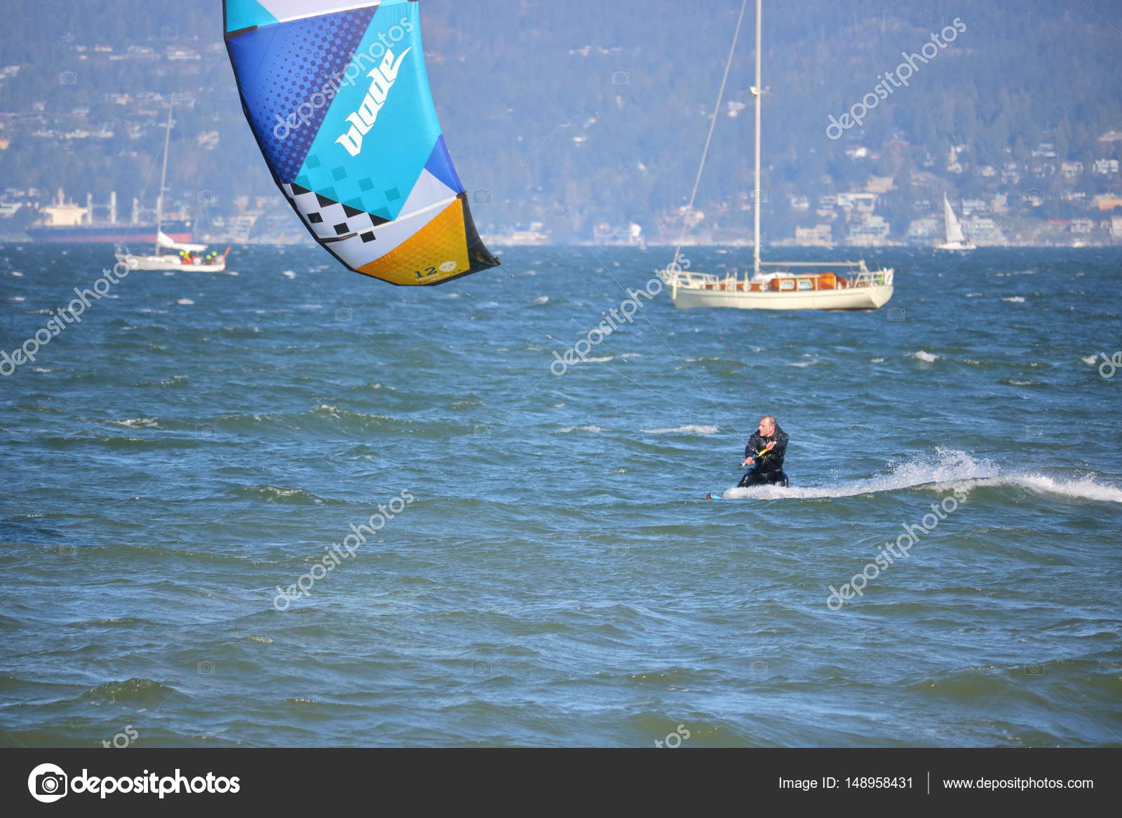 Cerfvolant et surfeur sur la baie English de Vancouver — Photo