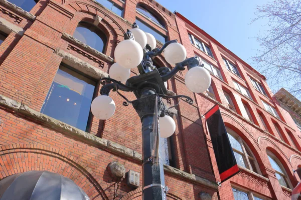 Vintage Architecture and Street Light — Stock Photo, Image