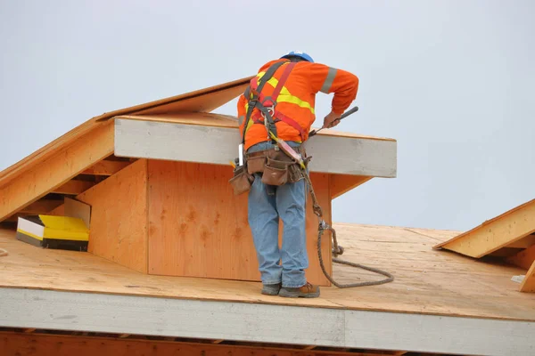 Tradesman Working on Building — Stock Photo, Image