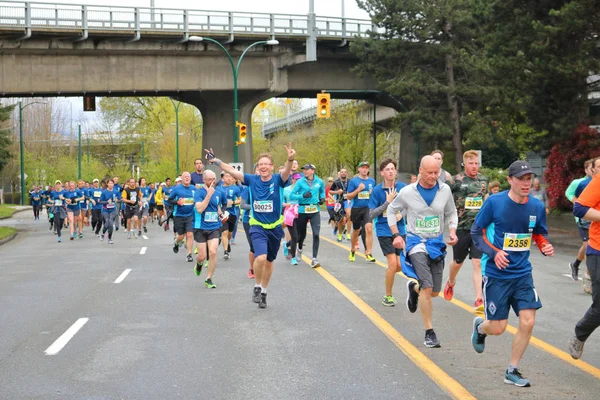 Un corridore appassionato al 2017 Vancouver Sun Run — Foto Stock