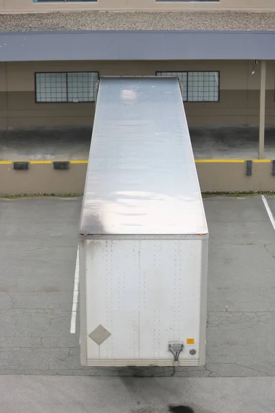 Trailer and Loading Bay — Stock Photo, Image