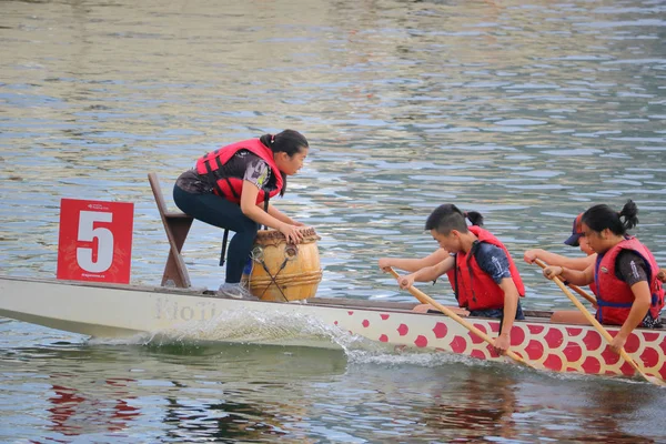 Female Dragon Boat Drummer or Caller — Stock Photo, Image