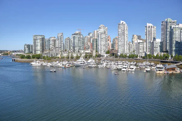 Hög vinkel Vancouver och False Creek — Stockfoto