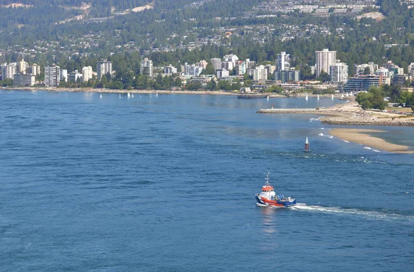 Auslaufendes Boot in North Vancouver — Stockfoto