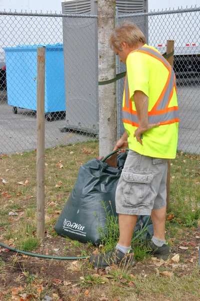 Watering City Trees in Vancouver, Canada — Stock Photo, Image