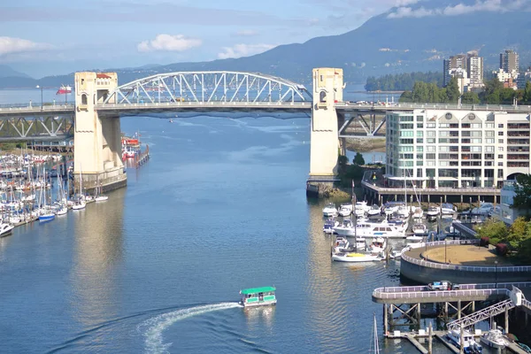 Ванкуверское водное такси и массовый транспорт — стоковое фото