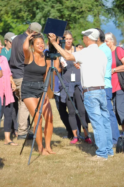 Pessoas de Vancouver assistindo Eclipse Solar — Fotografia de Stock