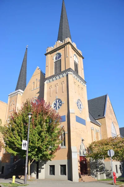 Traditional Brick Church — Stock Photo, Image