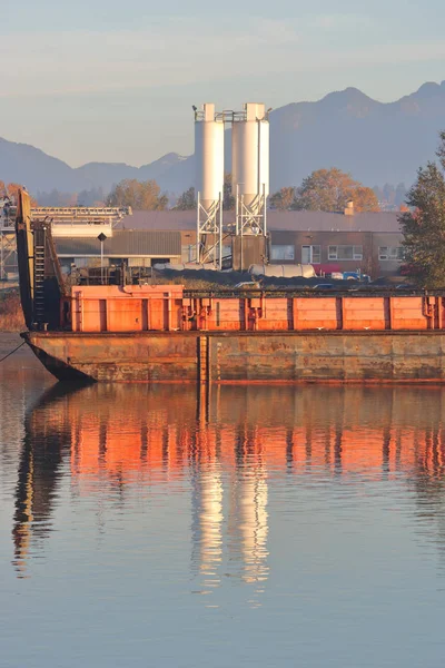 Grandes tanques de petróleo industrial —  Fotos de Stock