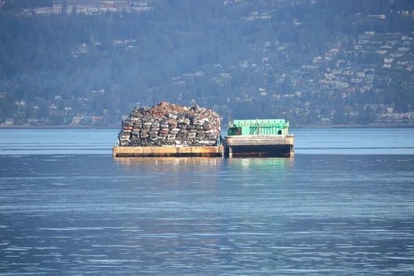 Ocean and Scrap Vehicle Barge — Stock Photo, Image