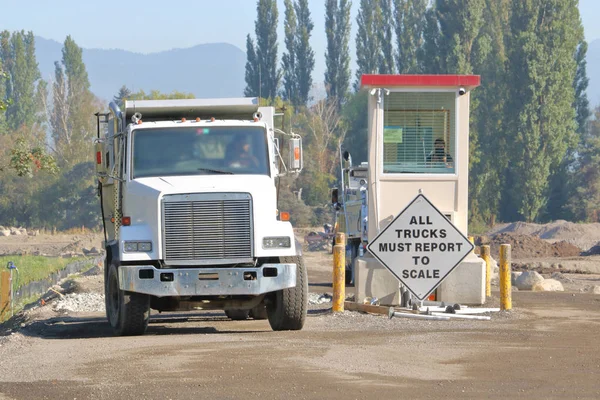 Een Industrieel Wegen Station Waar Dump Trucks Hun Lading Worden — Stockfoto