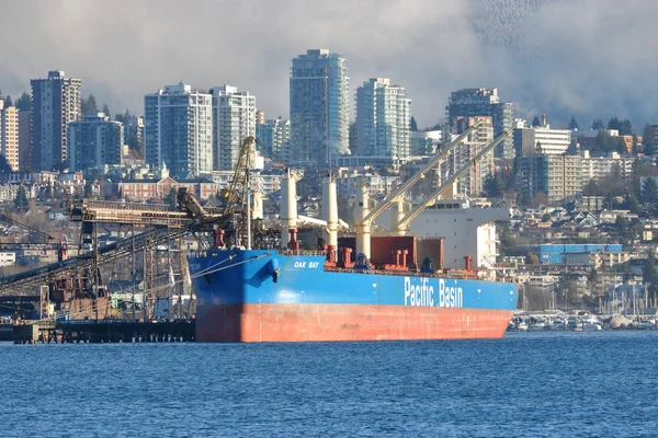 Una Nave Carico Gigante Ancorata Porto Marittimo Vancouver Canada Sulla — Foto Stock