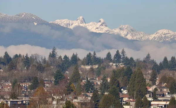 Los Distintivos Picos Montaña Twin Lion Vancouver Cordillera Costa Norte —  Fotos de Stock