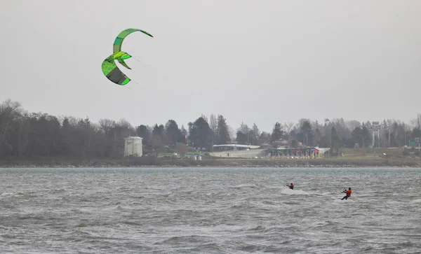 Choppy Water Blustery Winds Provides Plenty Action Avid Wind Surfers — Fotografia de Stock