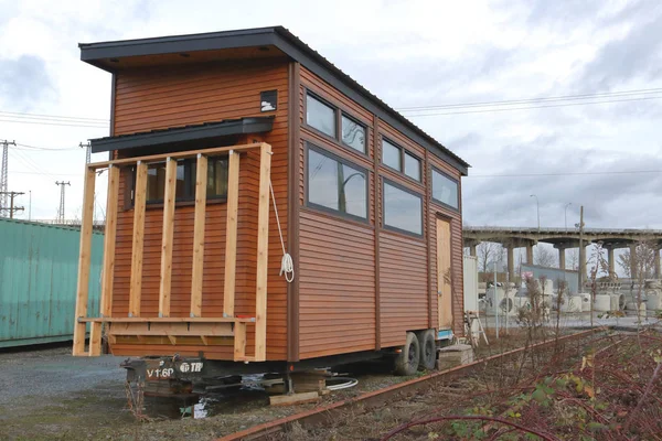 Una Minúscula Casa Sido Construida Montada Remolque Donde Será Transportada — Foto de Stock