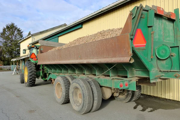 Ein Transportfahrzeug Wird Verwendet Kartoffeln Einem Lokalen Ländlichen Lebensmittelgeschäft Transportieren — Stockfoto