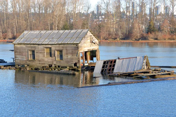 Old Wooden River Shack Soon Succumb River Force Mother Nature — Stock Photo, Image