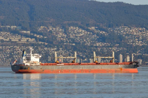 Lindsaylou バルク輸送船がバンクーバー カナダ英語湾に停泊は 2018 日に貨物をアンロードする準備をして — ストック写真