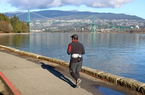 Jogger Enjoys Leisurely Run Vancouver Stanley Park Seawall Lions Gate — Stock Photo, Image