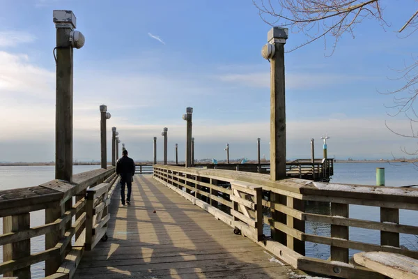 Single Adult Man Walks Wooden Pier Overlooking Large Body Water — Stock Photo, Image