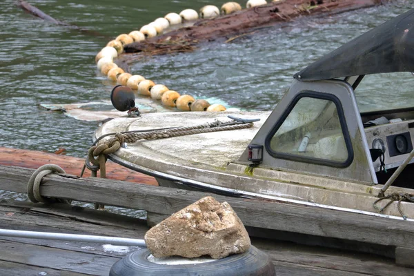 Hmal Edilen Tehlikeli Bir Marina Tesisin Çalışması Konusunda Tehlikeli Hale — Stok fotoğraf
