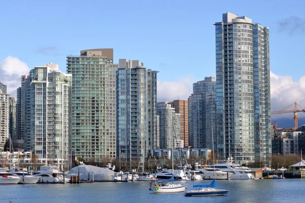 Söker Norrut Över False Creek Där Hej Stiger Och Bostadsrätter — Stockfoto