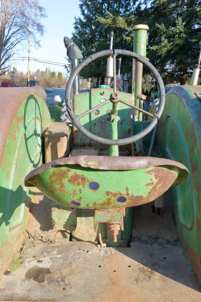 Vista Vertical Perto Tractor Antigo Painel Instrumentos Volante Simples Descomplicado — Fotografia de Stock