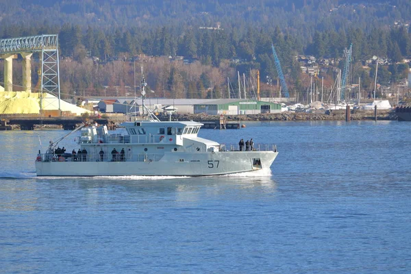 Wide Shot Canadian Navy Crew Members Standing Hmcs Destroyer Sails — Stock Photo, Image