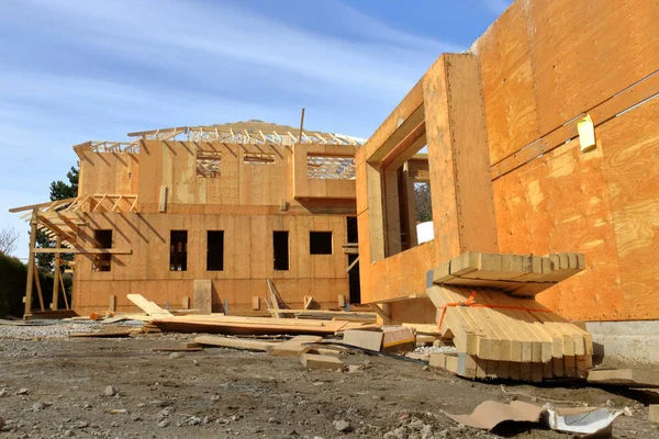 Blick Auf Ein Bau Befindliches Haus Und Garage Mit Sichtholzrahmen — Stockfoto