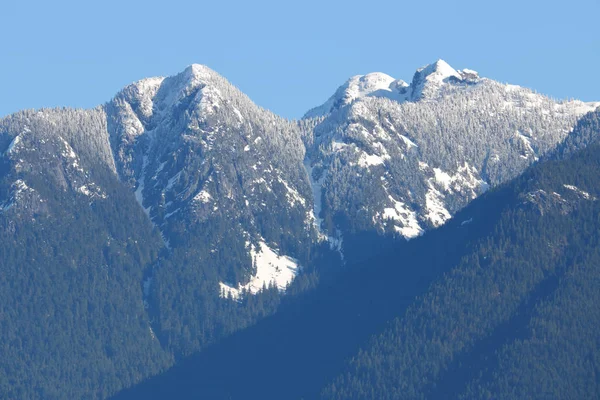 バンクーバーの北海岸や雪 冬のシーズン中にクラウン雪山 — ストック写真
