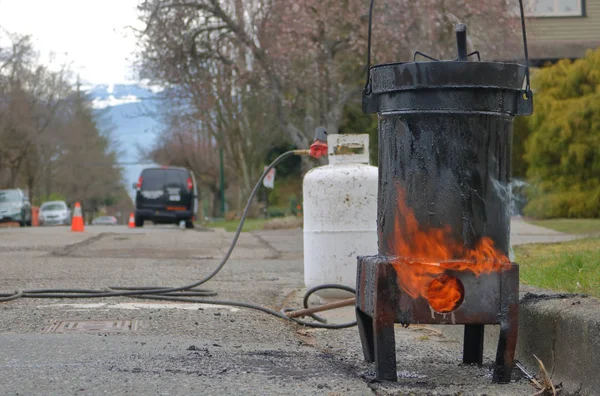 Een Teer Pot Gebruikt Warmte Van Tar Sealant Die Worden — Stockfoto