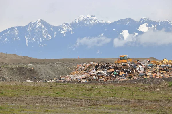 Una Discarica Rifiuti Affaccia Vancouver Sulle Montagne Della Costa Nord — Foto Stock