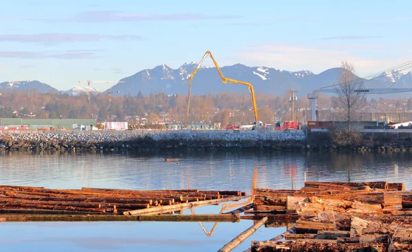 Geniş Çekim Sırasında Vancouver Kanada Nın Fraser Nehri Boyunca Riverfront — Stok fotoğraf