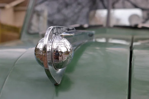 Zamknij Widok Profilu Ornament Klasyczny Kaptur Pickupa Dodge Fargo 1941 — Zdjęcie stockowe