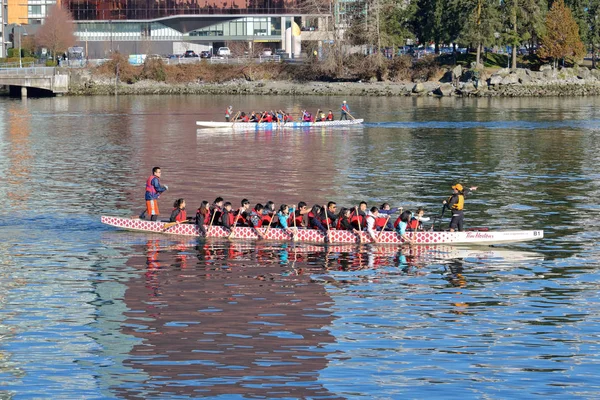 Coach Teenage Rowers Members Dragon Boat Paddle Vancouver Canada False — Stock Photo, Image