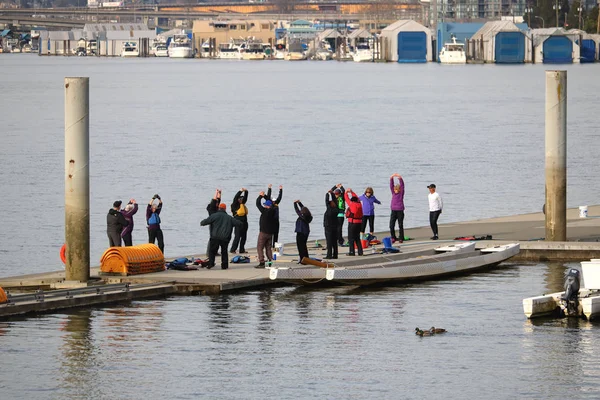 Uma Equipe Remo Adulto Enfraquece Doca University Boathouse Richmond Canadá — Fotografia de Stock
