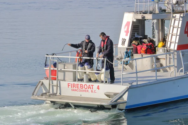 Membros Tripulação Preparam Equipamentos Durante Sessões Treinamento Barco Incêndio Vancouver — Fotografia de Stock